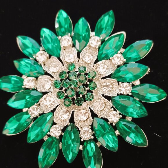 Lovely Green & Clear Rhinestone 3" Brooch - Picture 3 of 5